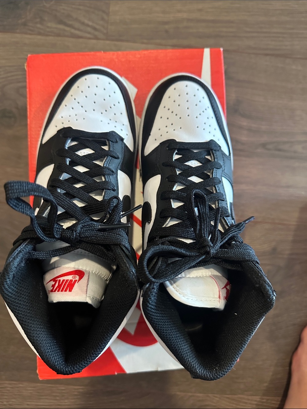 Nike Black and White High-Top dunks high topSneakers with Red Logo